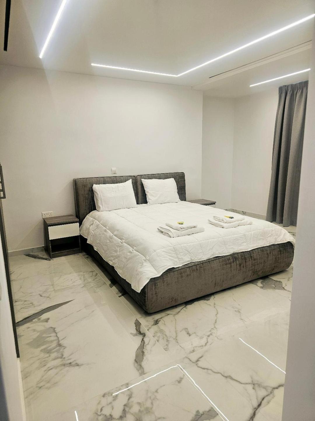 Deluxe Apartment Paphos Eksteriør billede