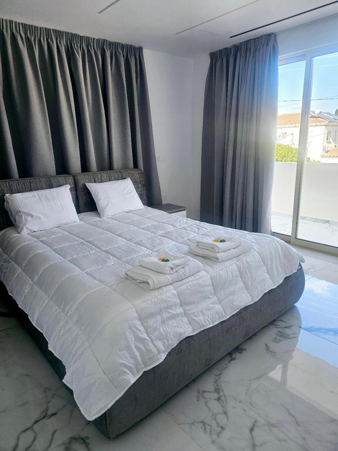 Deluxe Apartment Paphos Eksteriør billede