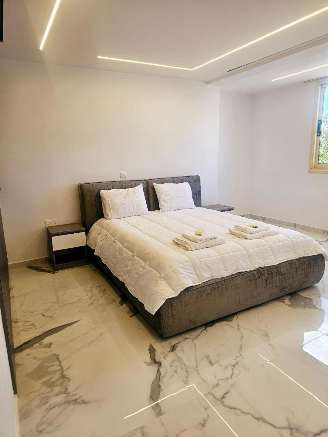 Deluxe Apartment Paphos Eksteriør billede
